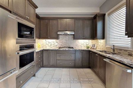 For Lease - 18 Love Court Unit# 3rd Floor Bedroom, Richmond Hill, Ontario - Photo 5