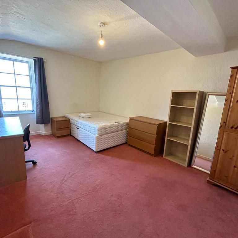 5 bedroom flat to rent - Photo 1