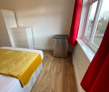 Room in a Shared House, Ellesmere Road, NW10 - Photo 4