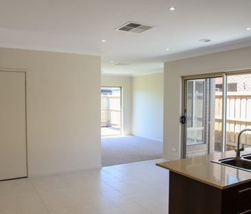 4 Elland Rd, Clyde North, Vic 3978 - Photo 1