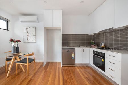 4/39 Victoria Street, Footscray VIC 3011 - Photo 3