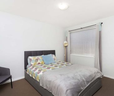Light-Filled Ground Floor Apartment in Prime Location - Photo 6