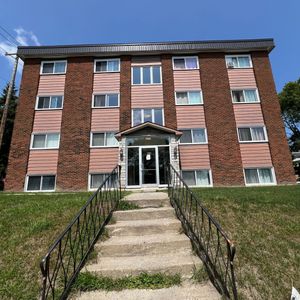 Très Beau Logement De 2 Chambres Situé à - Photo 2