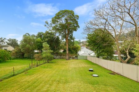 Sunny Spacious Family Home - Photo 3
