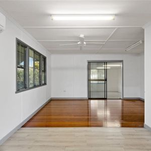 Location, Location! - Photo 2