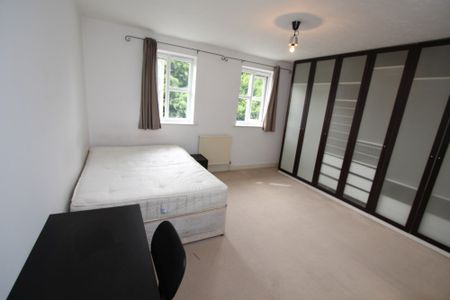 STUDENT Four Bedroom House – Donald Woods Gardens (Surbiton, KT5) - Photo 4
