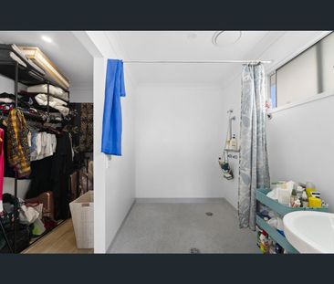 2/2 Aimee Dr, Urangan, Qld 4655 - Photo 4