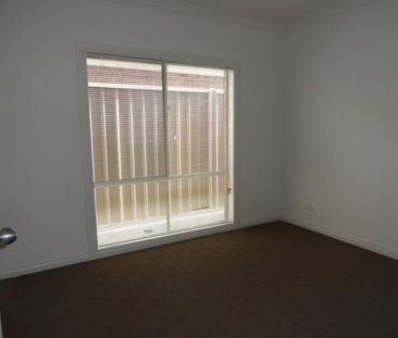Spacious 3-Bedroom Home in Windsor Gardens - Photo 2