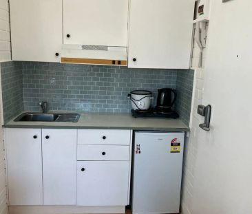 Stylish Street-Facing Studio with Secure Parking in the Heart of St... - Photo 4