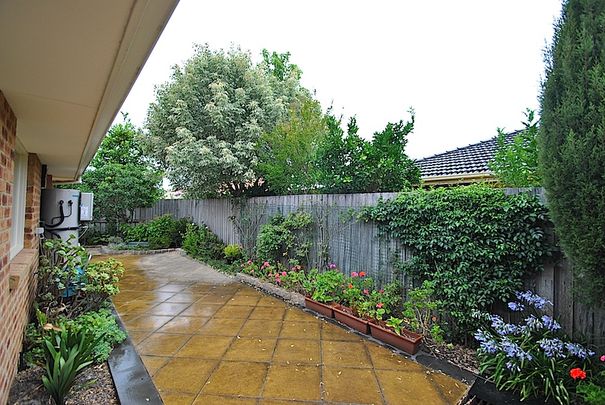 5 Albert Place, Dingley Village VIC 3172 - House For Rent | Domain - Photo 1