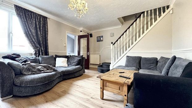 1 bedroom in a flat share to rent - Photo 1