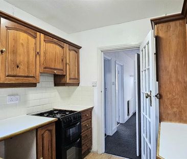 3 bedroom end of terrace house to rent - Photo 6