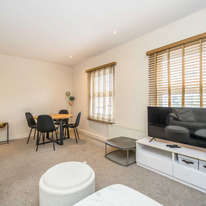 Ellora Road, Streatham Common, SW16, London - Photo 1