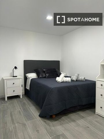 madrid, Community of Madrid 28012 - Photo 2