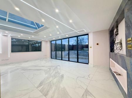 6 Bedroom House To Let - Photo 2