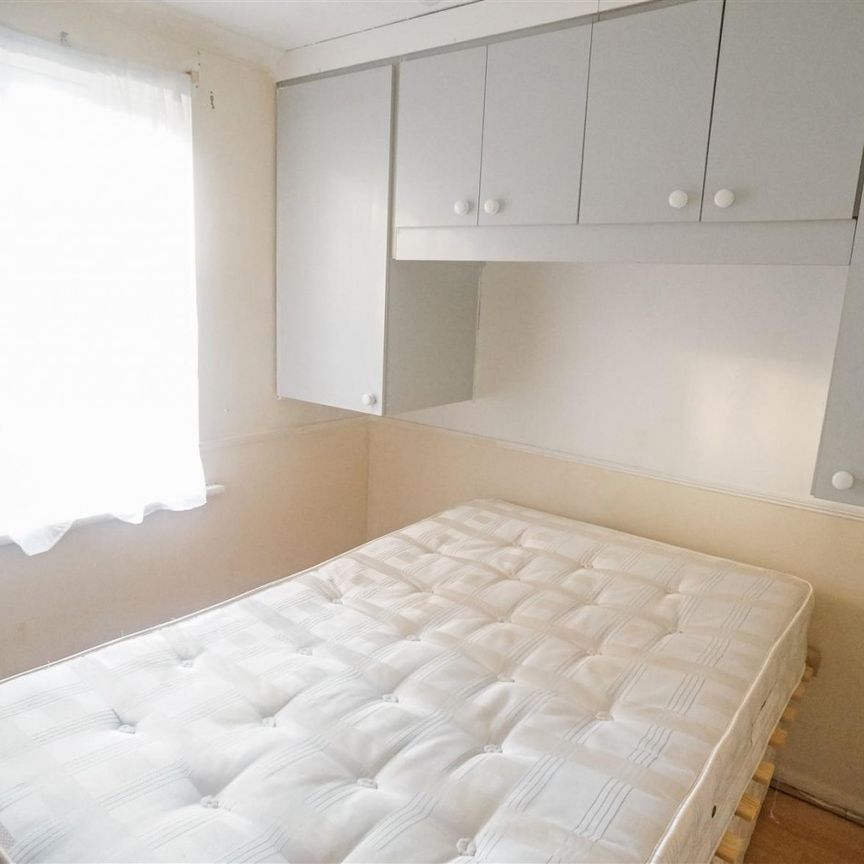 1 Bedroom Flat - Purpose Built To Let - Photo 1