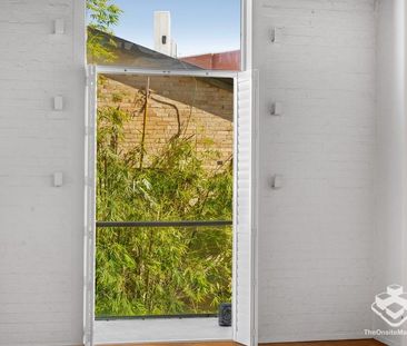 Break lease opportunity to secure a spacious woolstore apartment to... - Photo 4