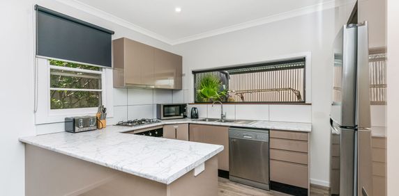 FULLY FURNISHED - SEE AGENT FOR AVAILABILITY - Photo 2