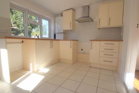 Deirdre Avenue, Wickford, Essex, SS12 - Photo 5