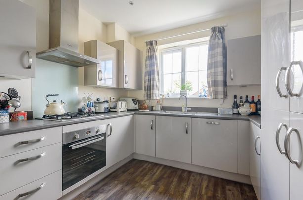 2 bedroom end of terrace house to rent - Photo 1