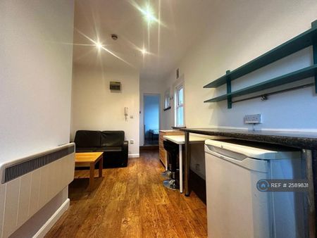 1 bedroom flat to rent - Photo 3