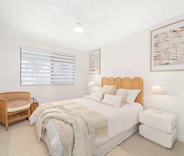 SPARKLING COASTAL TOWNHOUSE WITH CHÍC RENOVATED INTERIOR CONTACT JU... - Photo 6