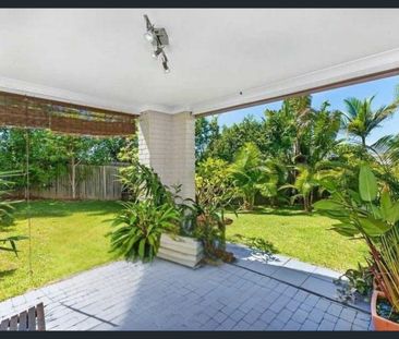 SPACIOUS TOWNHOUSE IN PRIME LOCATION – WALK TO SCHOOLS & SHOPS - Photo 6