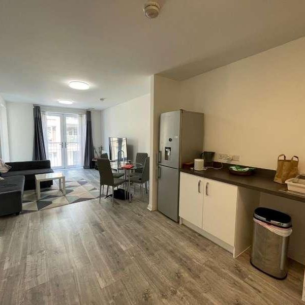 Grahame Park Way, London, NW9 - Photo 1