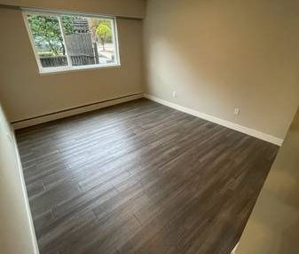 TWO BEDROOM AND BATHROOM MAIN LEVEL UNIT @ PARKWOOD GARDENS - Photo 1