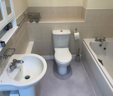 39 SPARROWS NEST WERGS HALL RD WERGS WV8 2HG - Photo 2