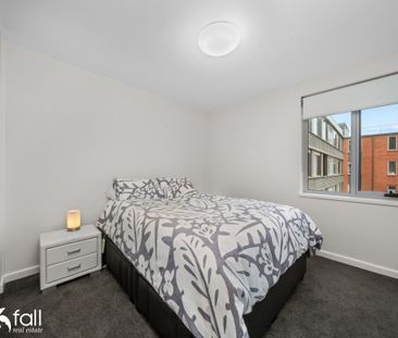 Charming, Sunlit Apartment in the Heart of Battery Point - Photo 6