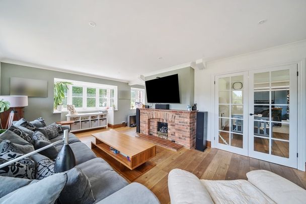 5 bedroom detached house to rent - Photo 1