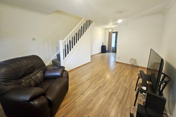 4 Steeple Gardens, Addlestone - 2 bedrooms Property for lettings - Seymours - Photo 1