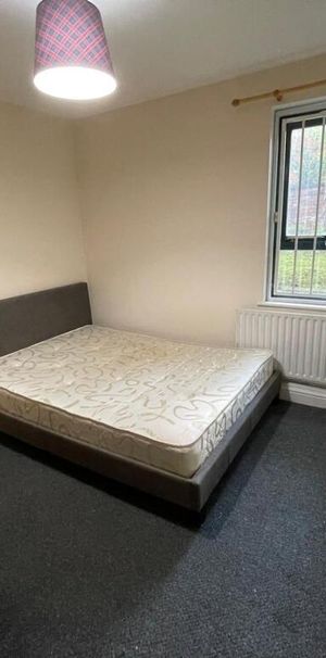 1 bedroom in a flat share to rent - Photo 1