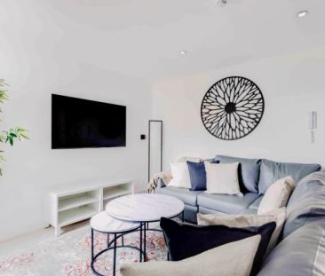 6 Beds 3 Baths - Photo 5