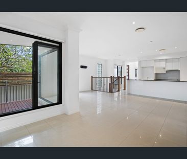 Modern Townhouse With Space, Style & Lifestyle - Photo 1