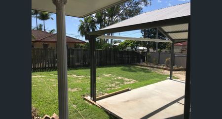 Spacious Capalaba Home - $550 Rent for the First 2 Months! - Photo 2