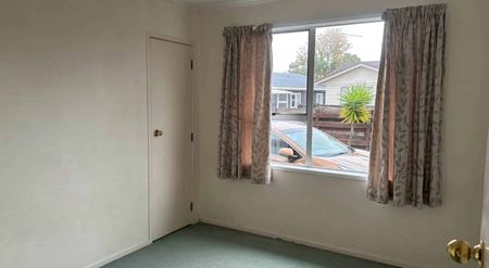 Cozy 3 bedroom home in great location. - Photo 3