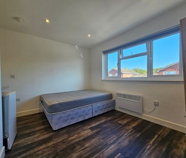 Studio Flat, Matthews Road, UB6 - Photo 2
