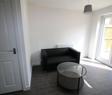 5 bedroom private hall to rent - Photo 2