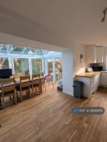 4 bedroom semi-detached house to rent - Photo 5