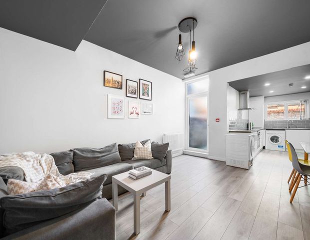 Hannan Road Room 6 - Photo 1