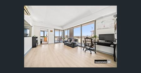 SKY-HIGH LIVING! - Photo 3