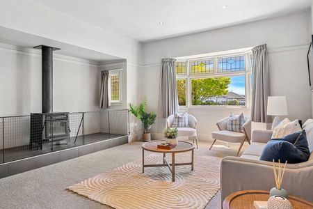 Family Home on Nicholls - Photo 2