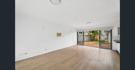 Waterfront Location in the heart of Surfers Paradise! - Photo 3