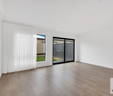 New and Multiple Living Zones! - Photo 4