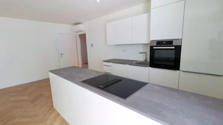 Moderne 4 Zimmer-DG-Wohnung mit hofseitigem Balkon - Photo 3