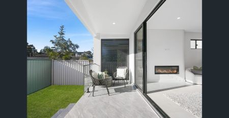Brand New 5-Bedroom Family Home in Merrylands West!!! - Photo 2