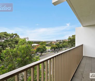 “Bay Views - 6 months lease” - Photo 6