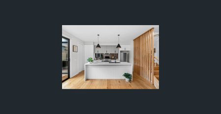 SUN-DRENCHED STYLE AND SPACE - Photo 3